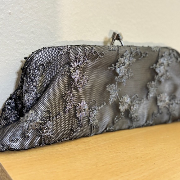 Vintage 1989–94 Vanessa Gunmetal Beaded Lace Evening Clutch w Chain & Kiss-Lock - Picture 10 of 13